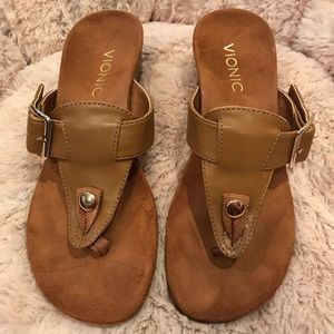 NWOT Vionic Tan Sandals size 5